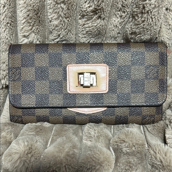 Louis Vuitton Brown and Black Wallet with Iconic Damier Pattern - Picture 1 of 9